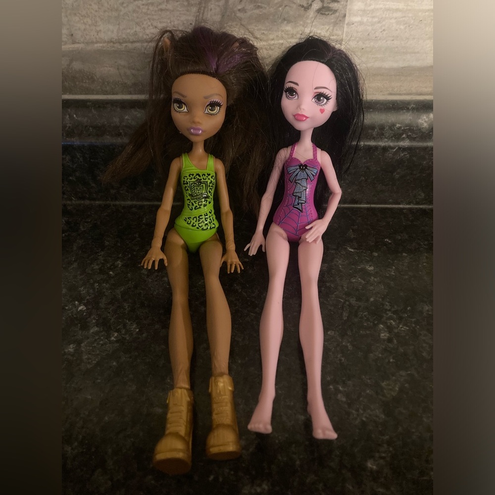 Monster High dolls Draculaura and Clawdeen Wolf